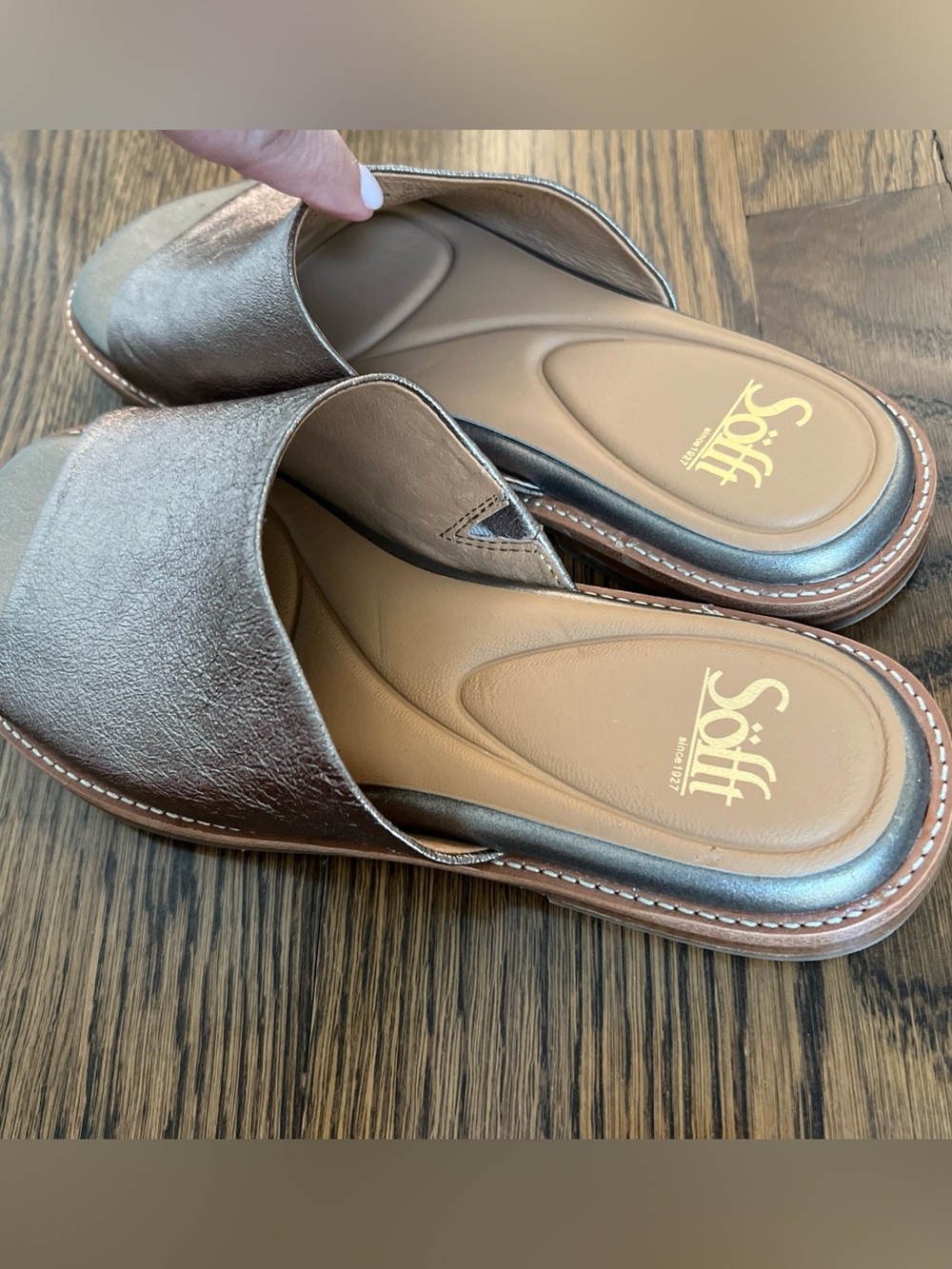 Sofft Leather Metallic Pewter Slide Sandal. NWOT. 8.5 M - Picture 6 of 6